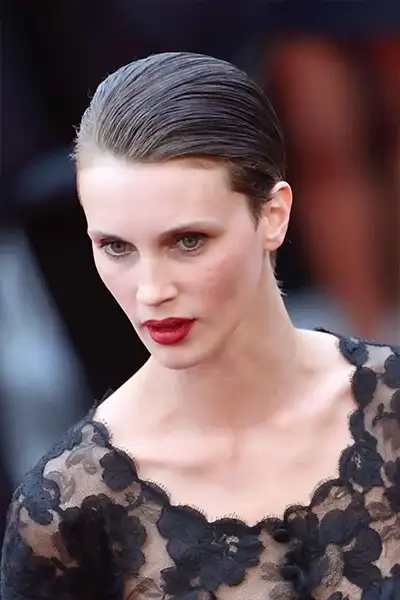 marine vacth red lips