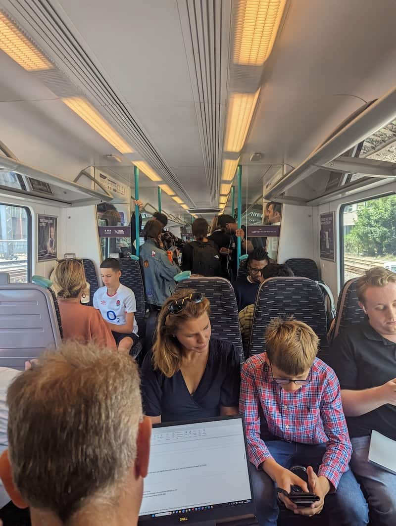 best way to travel from london to paris: luton train to london