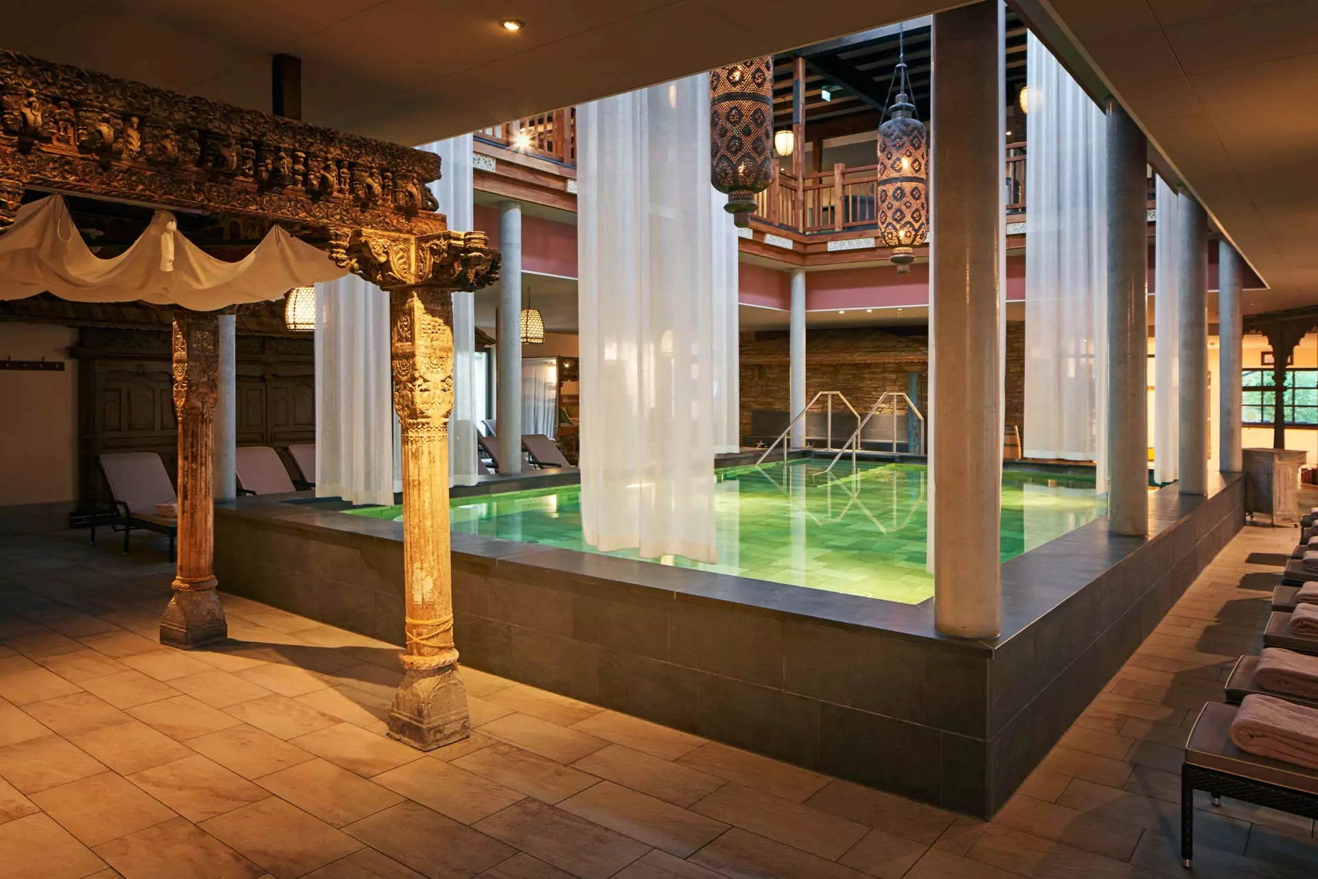 vabali interior pool