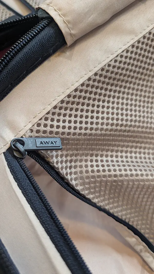 away luggage zipper