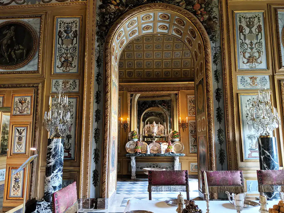 chateau de vaux le vicomte - dining room