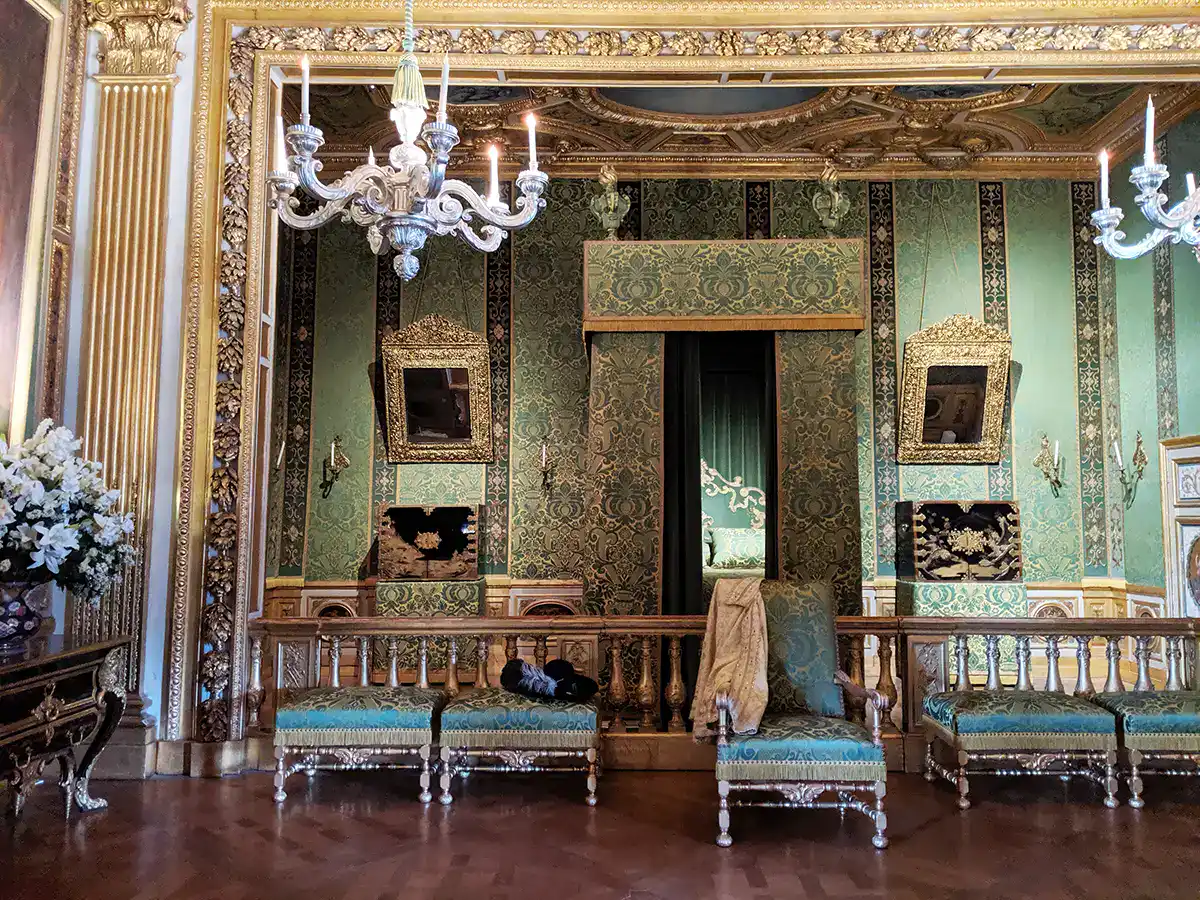 chateau de vaux le vicomte - gilded room